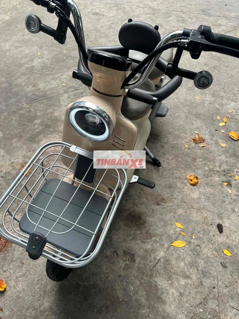Xe máy điện Yadea i8 2024 Kem