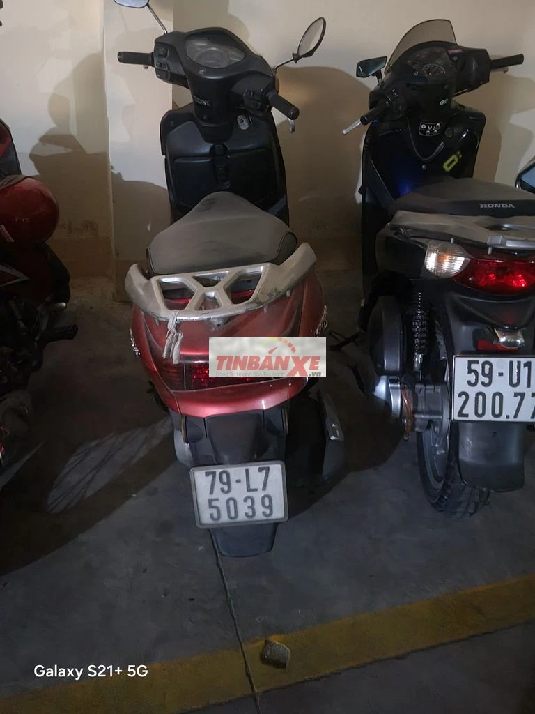 Honda SCR màu Đỏ