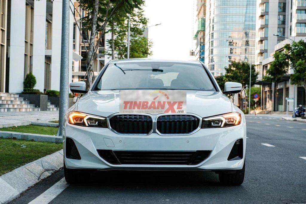 BMW 320i Sportline Model 2025 15000 km