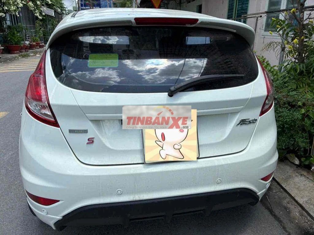 Ford Fiesta Trắng Tự động 5 chỗ