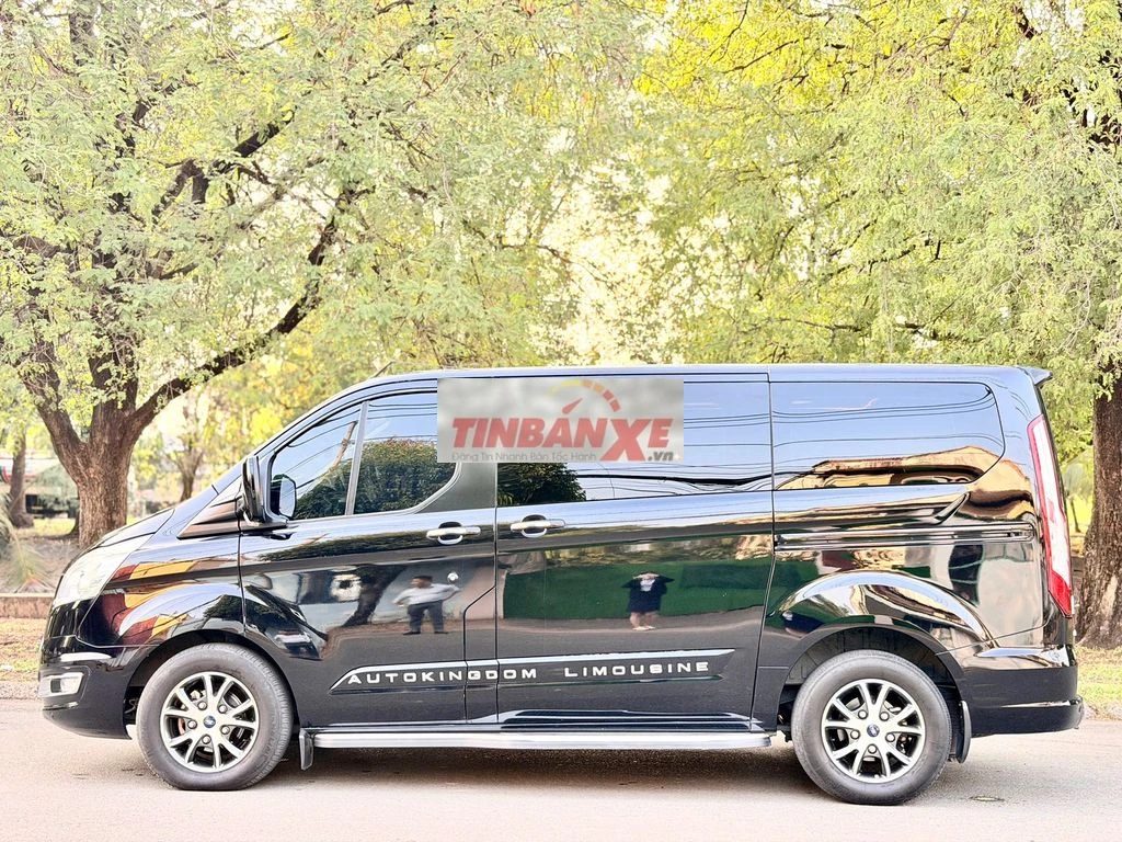 Ford Tourneo Limousine 2020 Đen 7 Ghế VIP Massage