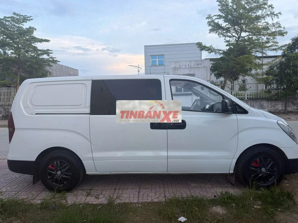 [THANH LÝ CỰC GẤP] - Hyundai Starex 2016 Trắng