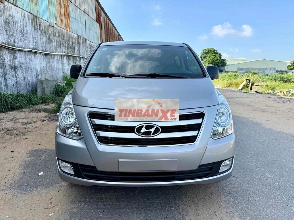 Hyundai Starex 2015 9 chỗ Bạc