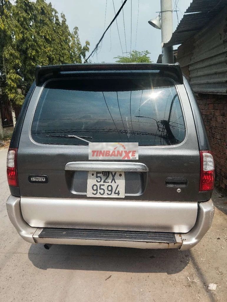 Isuzu màu Xám
