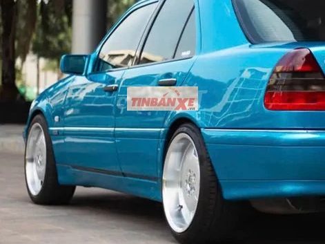 Mazda 323 1997 Xanh