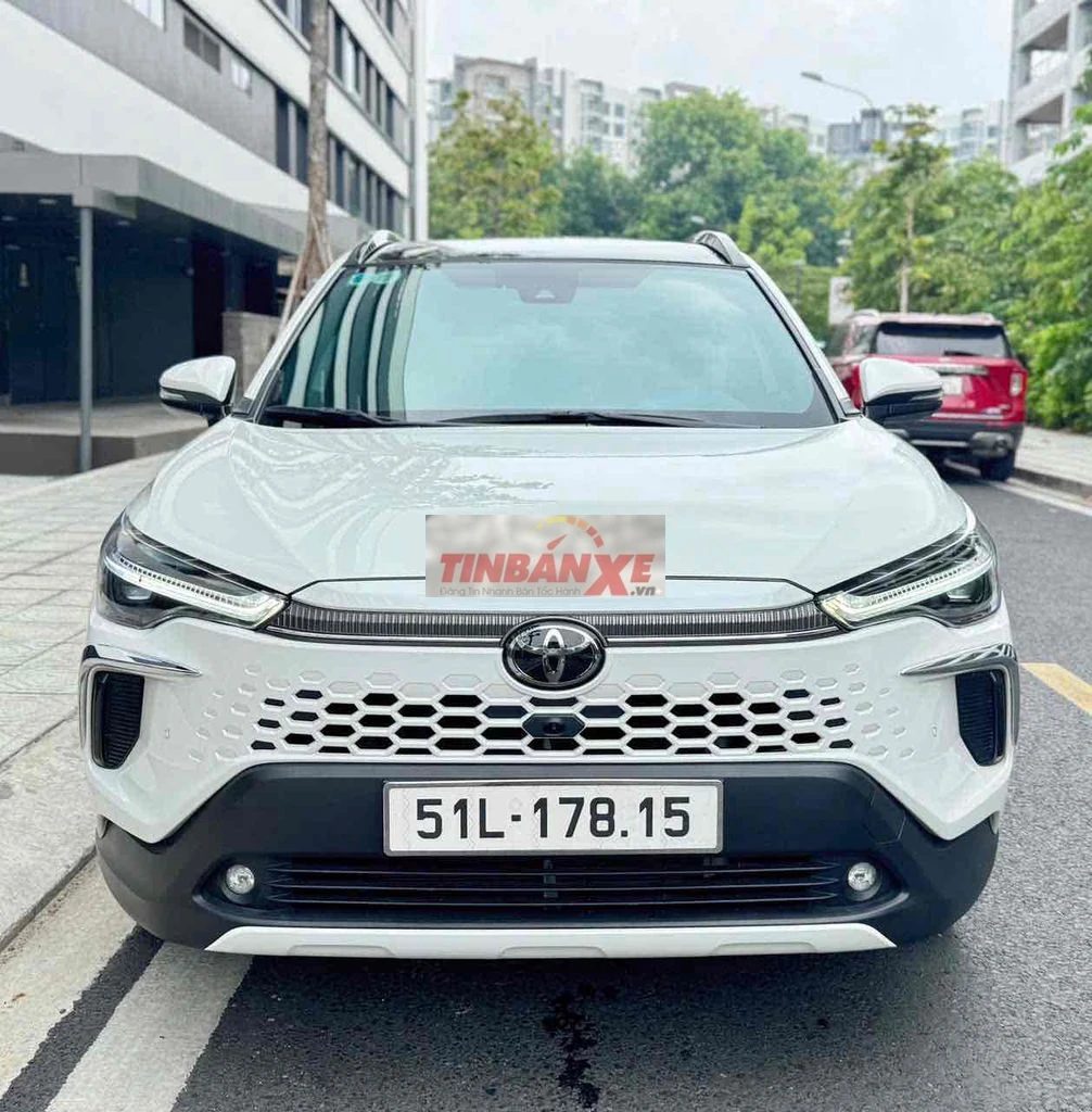 Toyota Corolla Cross 1.8V Trắng.xs2024. 16 nkm