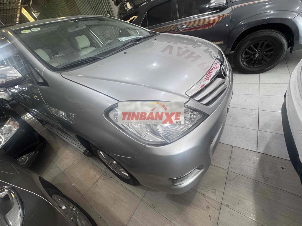 Toyota Innova G 2011 Bạc