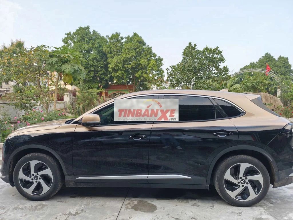 VinFast VF8 Lux Hỏa Long Đen 15000 km
