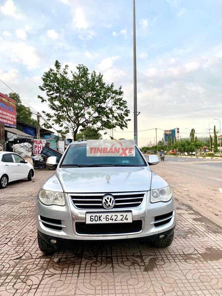 Volkswagen Touareg Bạc 5 chỗ