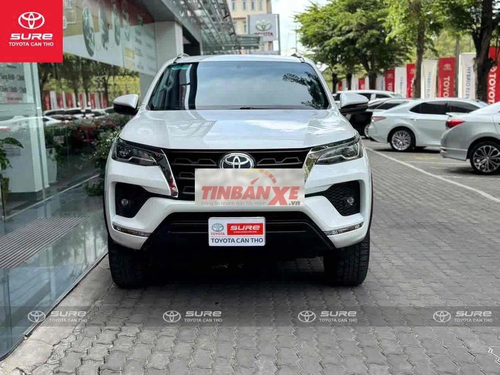 Fortuner máy dầu tự động 1 cầu 2022 siêu đẹp