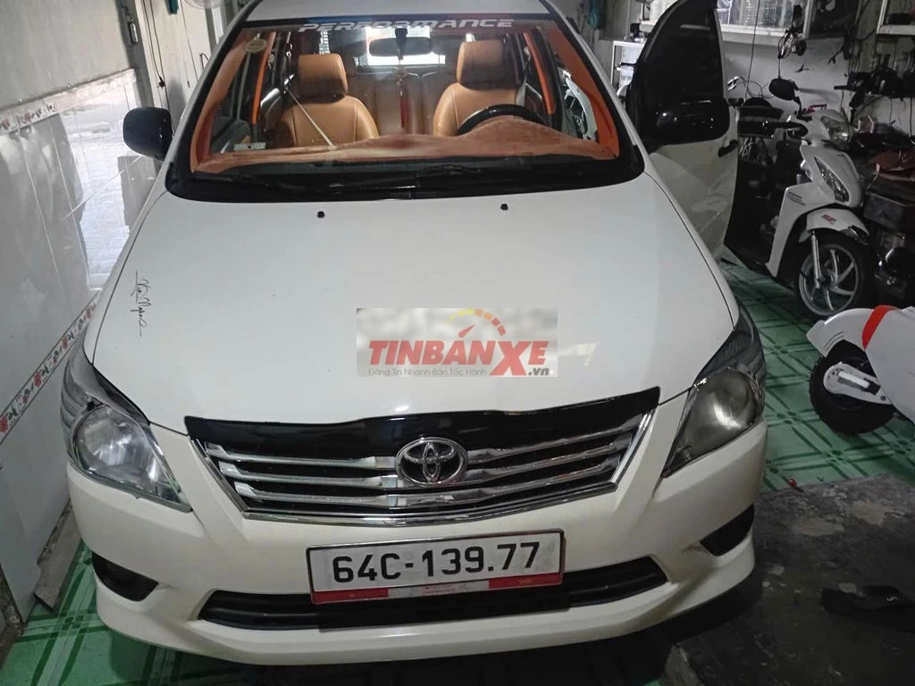 Toyota Innova 2015 Trắng 100km/8lít