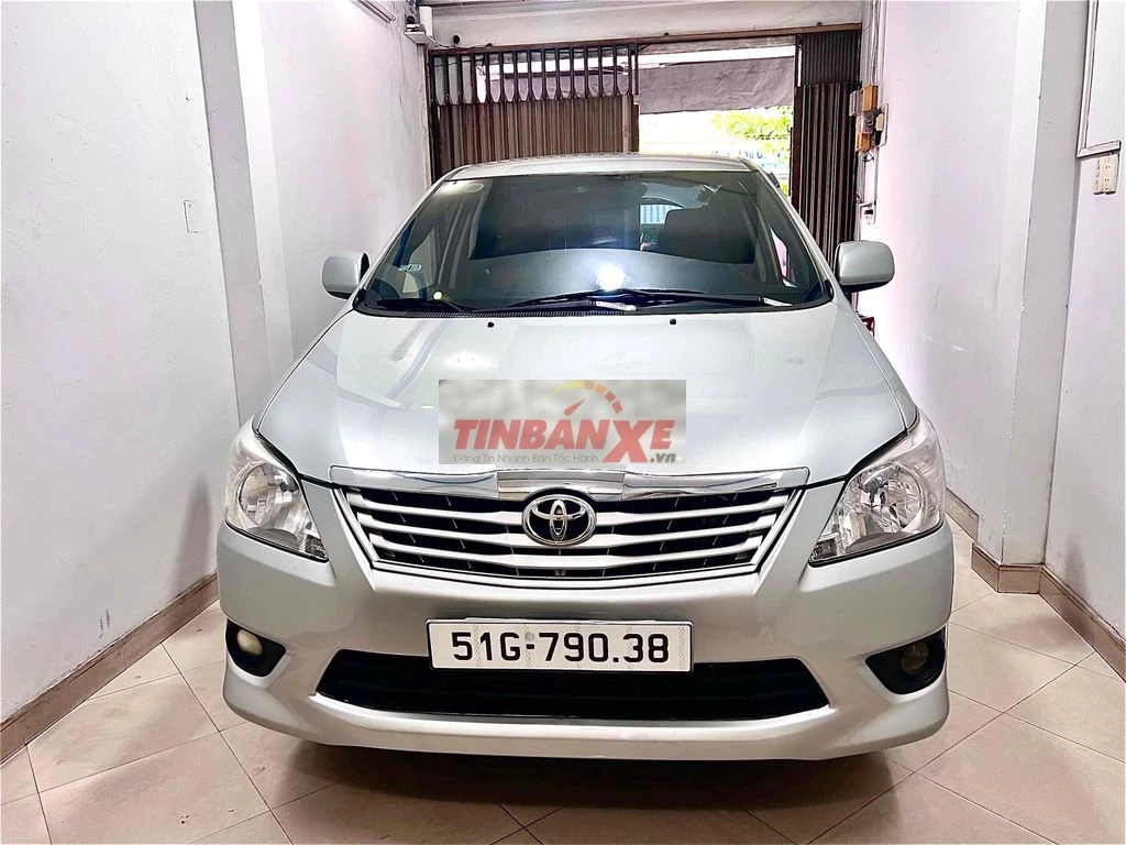 Innova 2013 2.0E Bạc cực mới