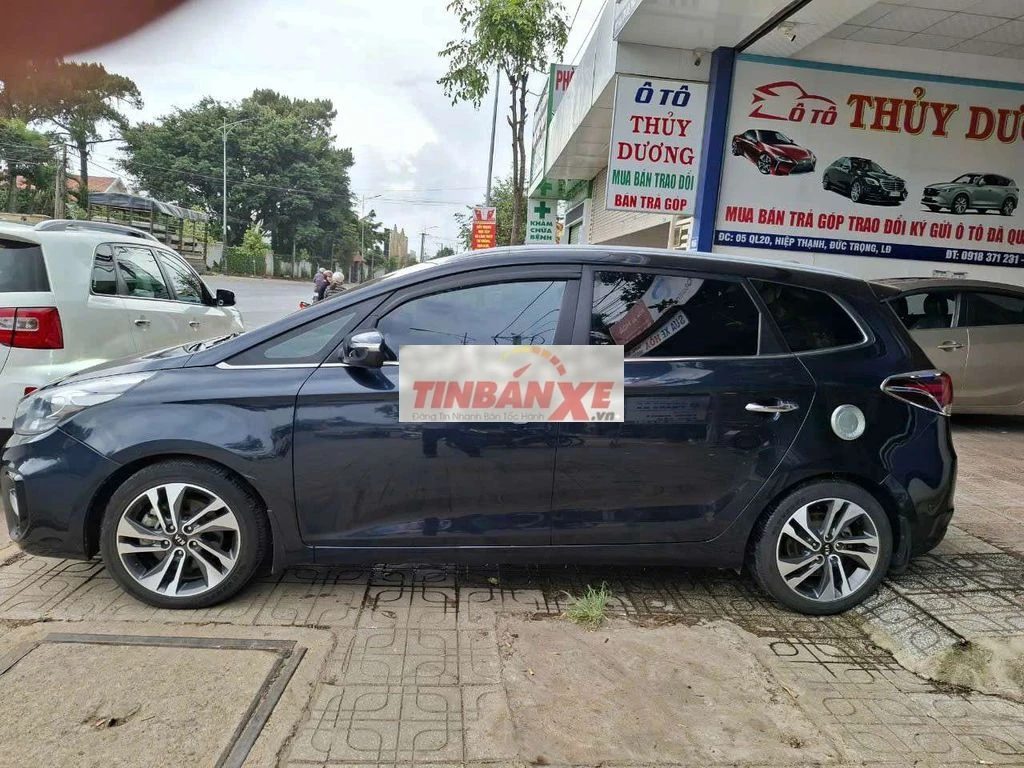 Kia Rondo 2019 7 chỗ xanh Đen