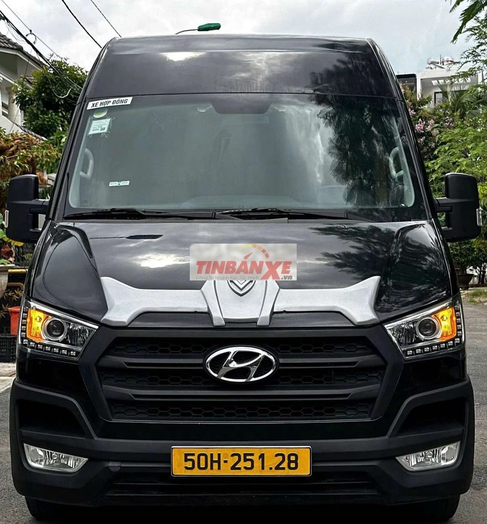 Hyundai Solati limousine sx 2019 10 ghế có trảgop