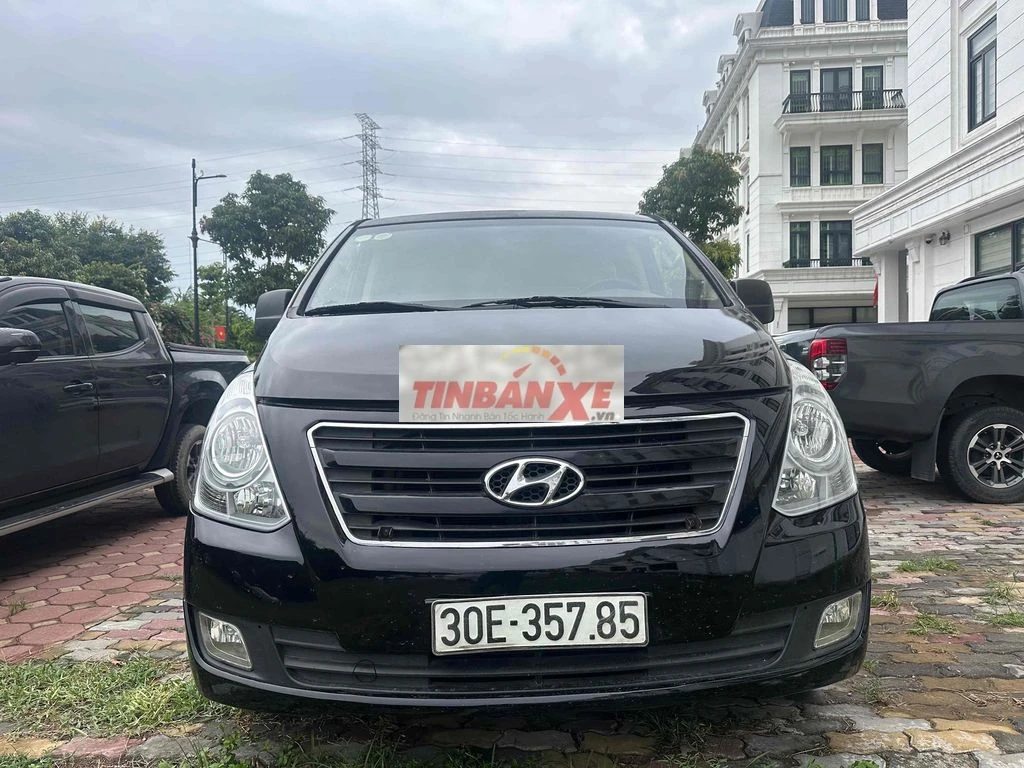 Hyundai Grand Starex 2016 9 chỗ Số sàn Dầu Đen