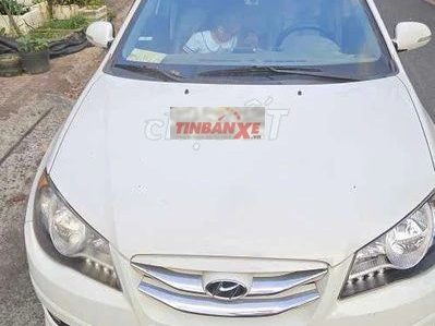 Hyundai Avante Trắng 5 chỗ