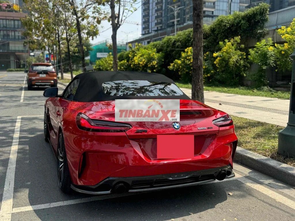 BMW Z4 2021 màu đỏ đậm