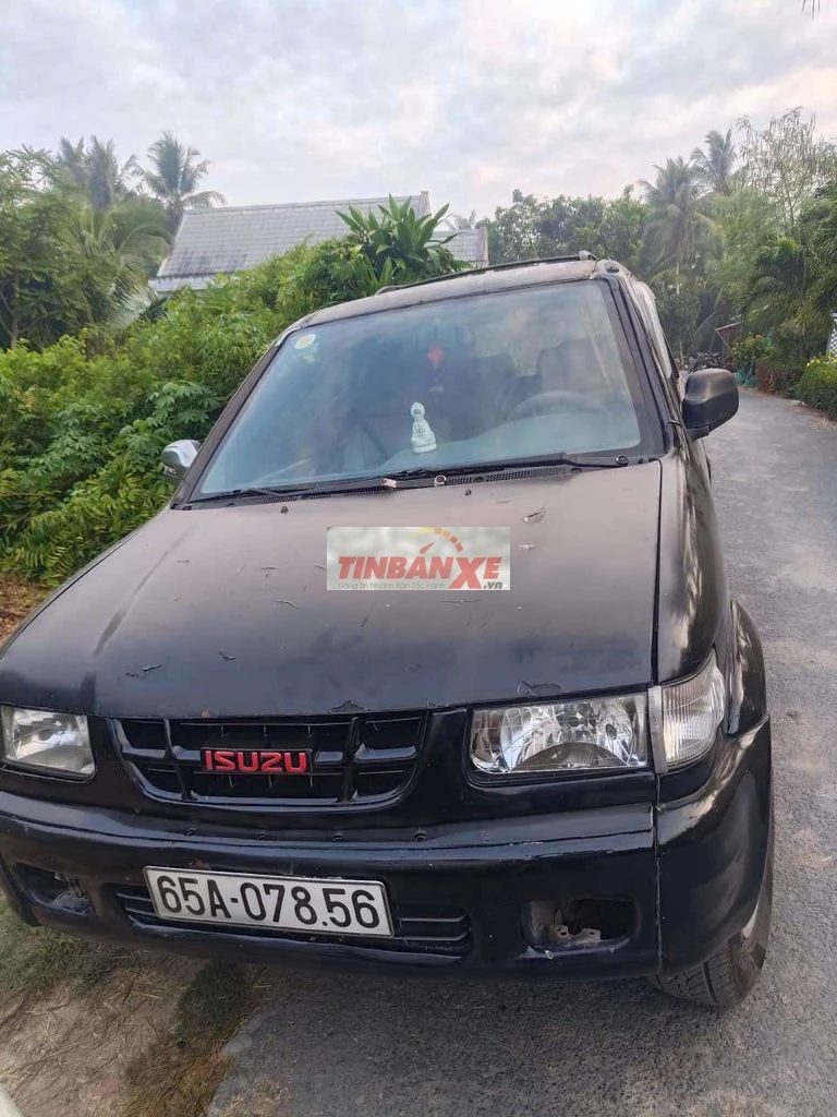 Isuzu 7 chỗ màu Đen