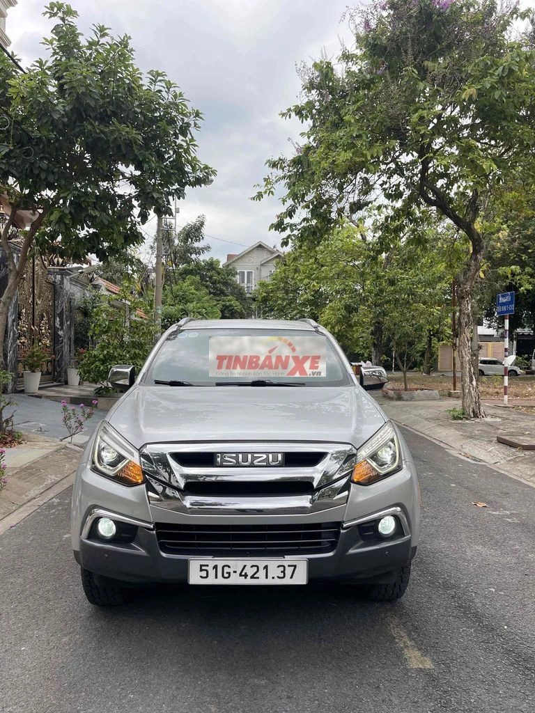 Isuzu Mu-X 7 chỗ Bạc