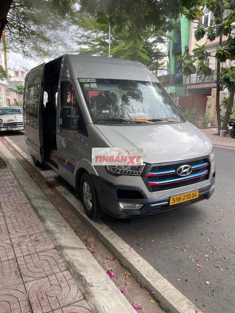 Hyundai Solati 16 chỗ Bạc