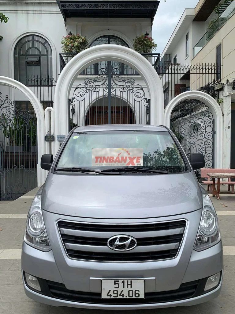Hyundai Starex 2016 9 chỗ Bạc