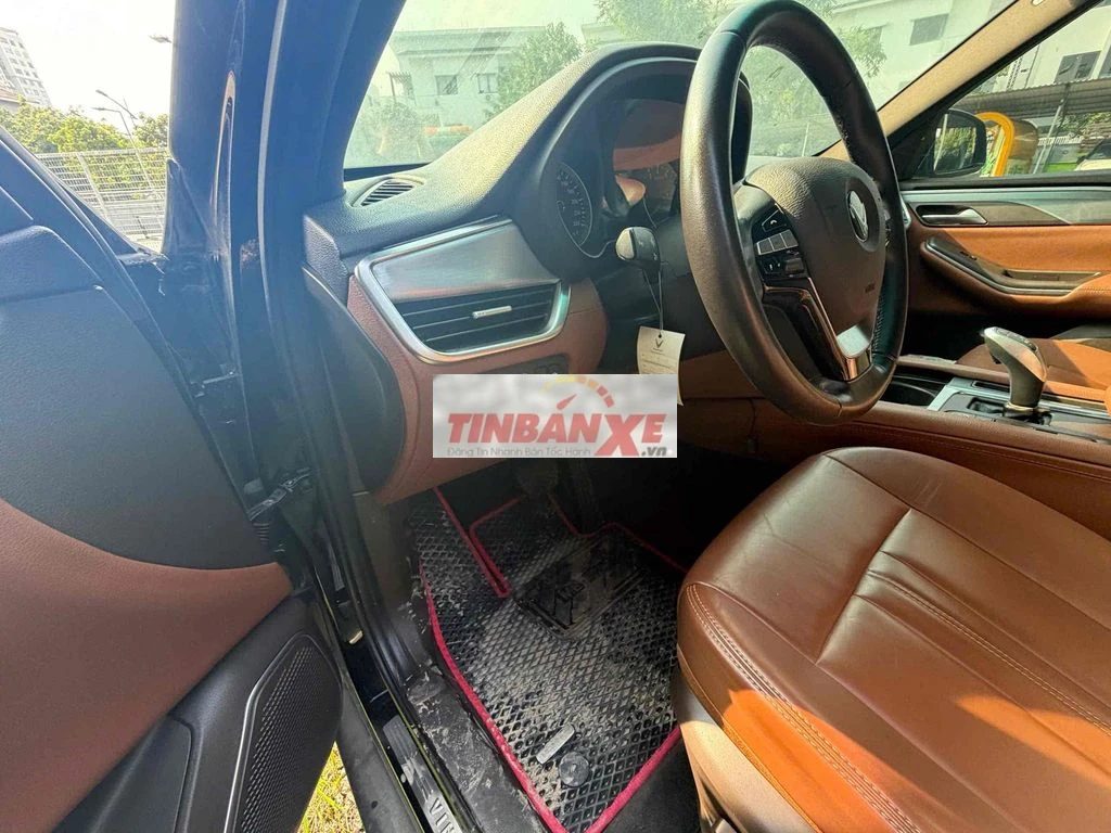 VinFast Lux SA2.0AT Premium 2021