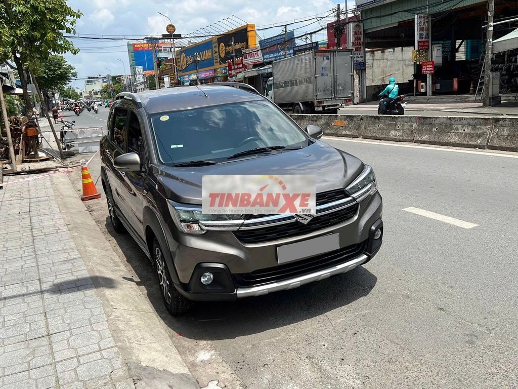 Suzuki XL7 model 2023 màu xám zin đẹp