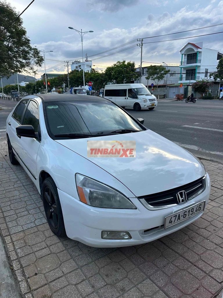 Honda Accord Trắng