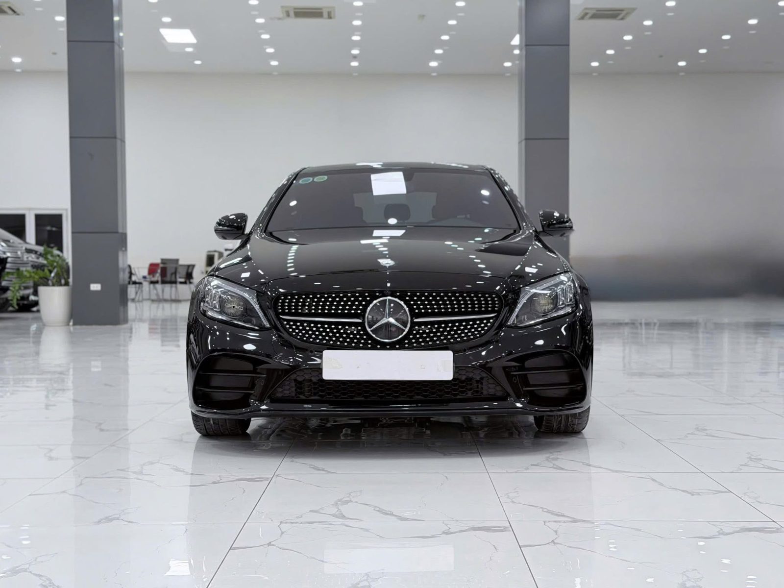 Bán Mercedes C300 AMG sản xuất 2019. xe 1 chủ đi ít, biển Hà Nội.