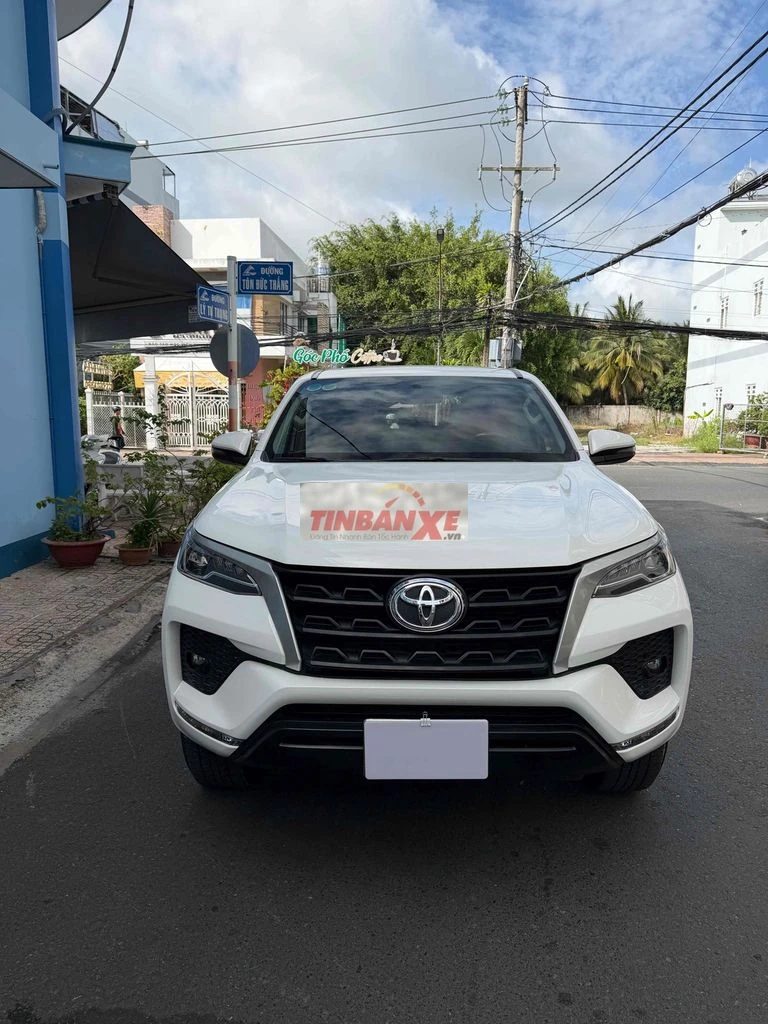 Toyota Fortuner 2022 Số sàn Trắng 7 chỗ