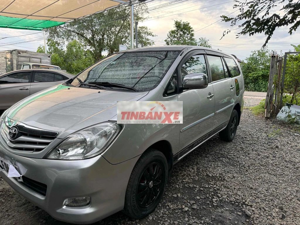 Toyota Innova 2010 G Bạc bản G
