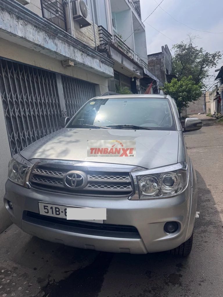 Toyota Fortuner 2011 Bạc 140.000 km
