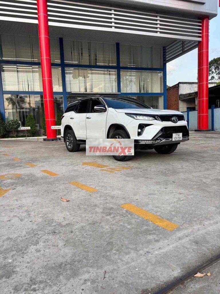 Toyota Fortuner Legender 2022 Trắng
