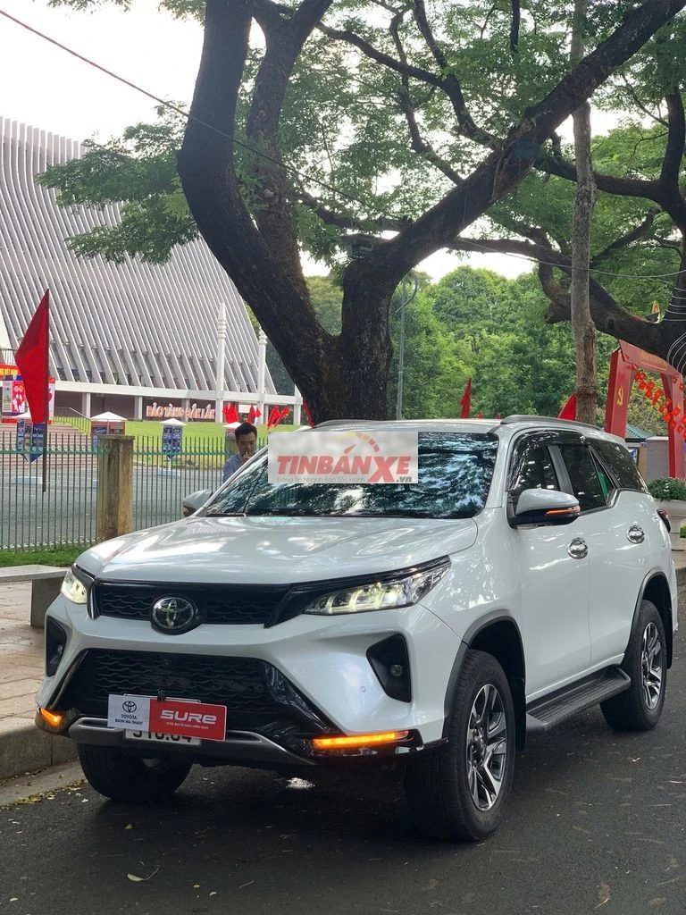 Toyota Legender 2.8 AT 2022 Trắng