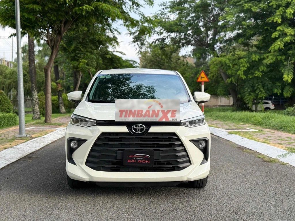 Toyota Avanza 2023 Trắng 7 chỗ