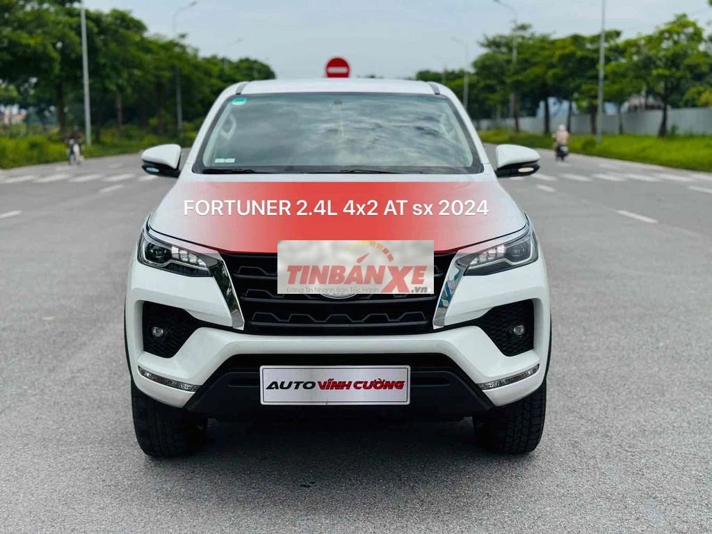 Toyota Fortuner 2024 2.4L 4x2AT Trắng