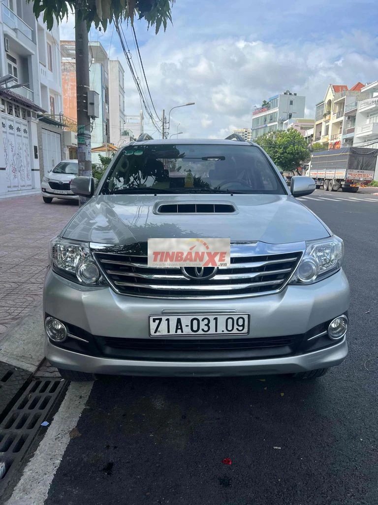 Toyota Fortuner 2016 Bạc