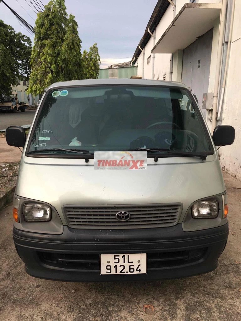 Toyota Hiace 2005 Commuter 2.5 - 100000 km