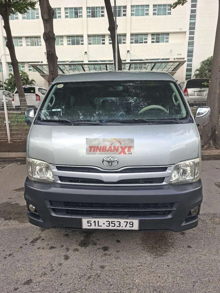 Toyota Hiace 2011 240000 km Bạc