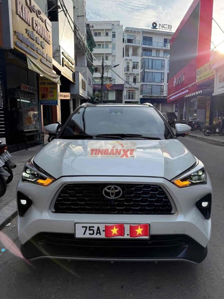 Toyota Yaris Cross 2024 Trắng nóc đen Tự động