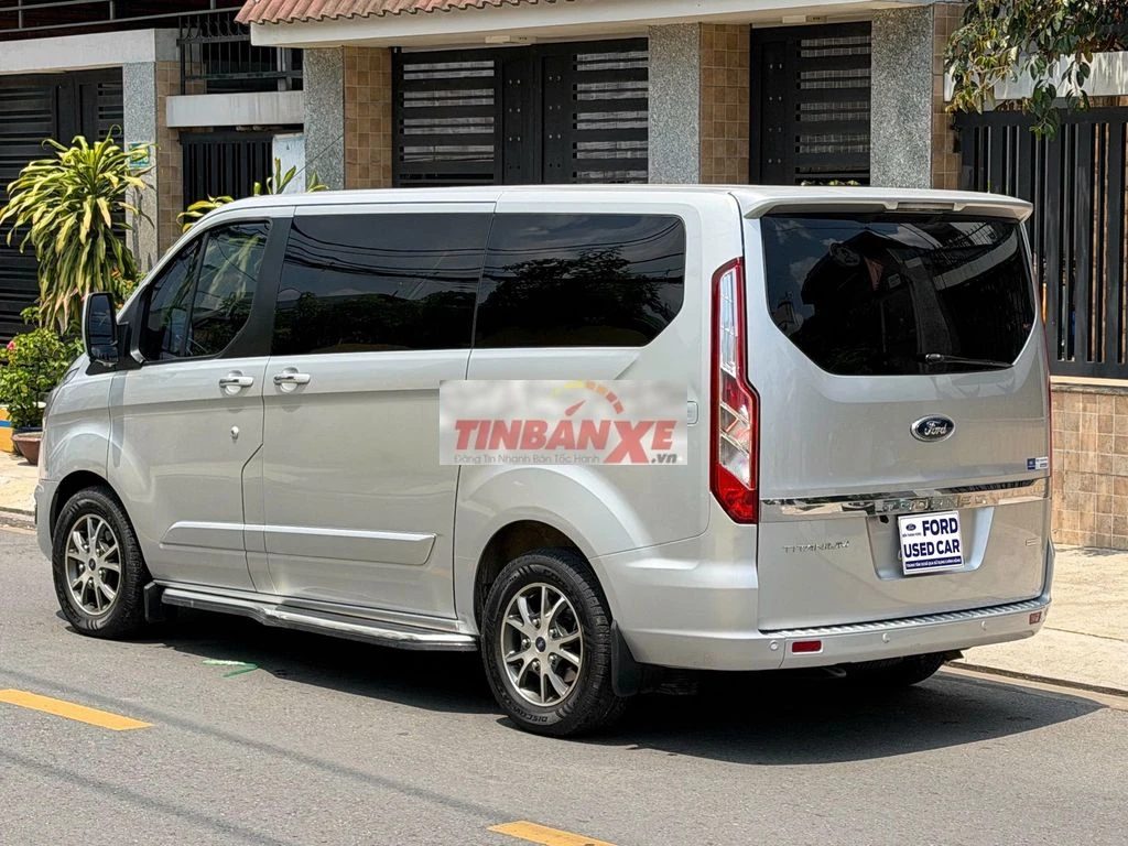 Ford Tourneo Titanium 2019 LƯỚT 29.000km, vay 75%