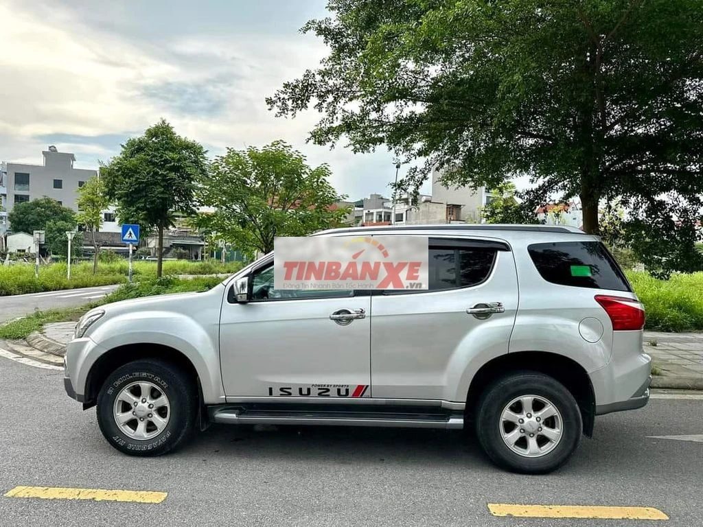 Isuzu Mu-X 2020 số sàn máy dầu