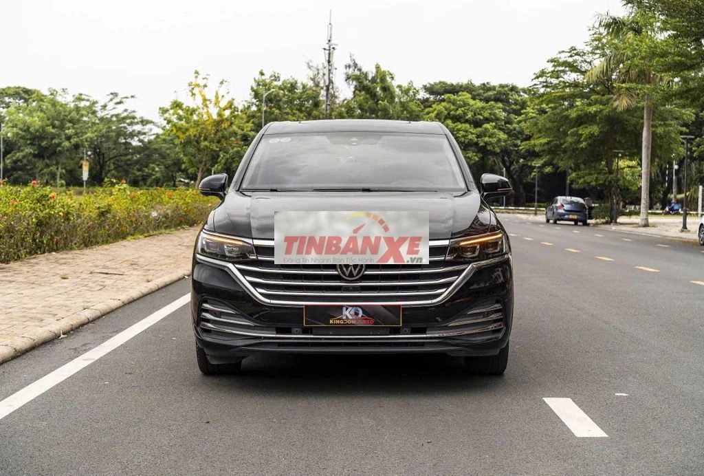 Volkswagen Viloran Luxury 2024 Đen Xăng 7 chỗ