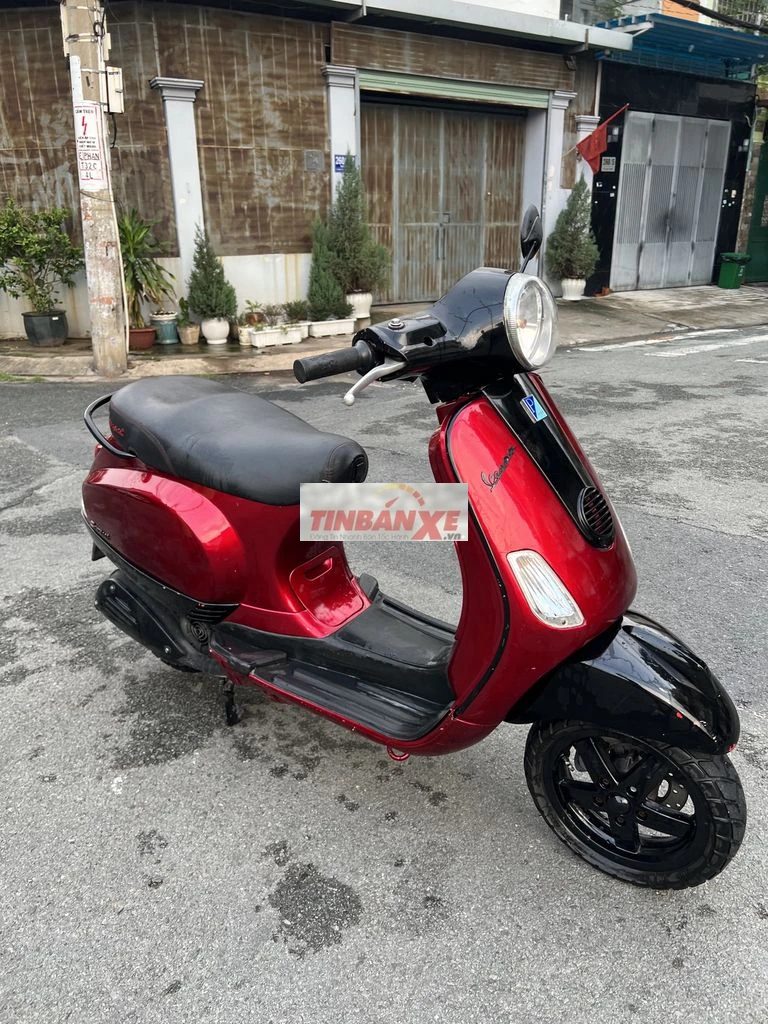 Piaggio Vespa LX 125ie Đỏ đen