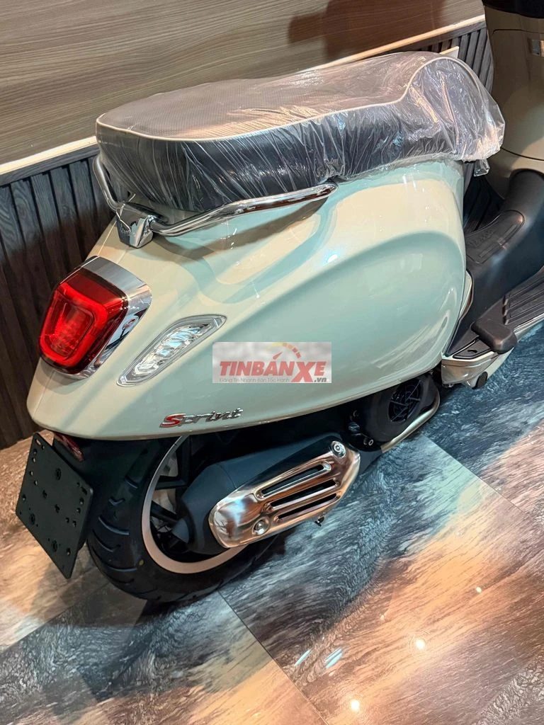 Piaggio Vespa màu Be mới