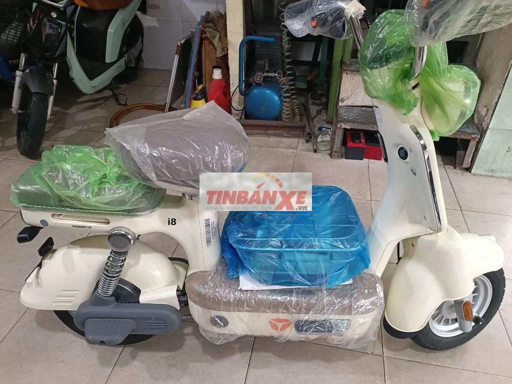 Xe máy điện Yadea i8 Trắng kem