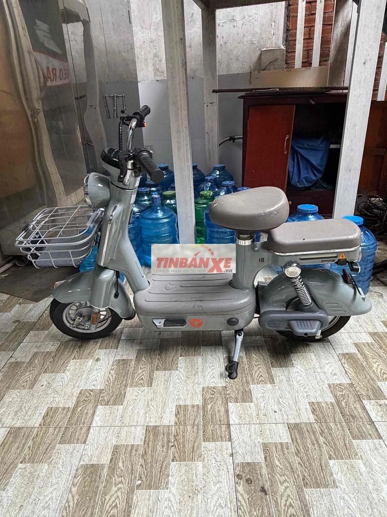 Xe máy điện Yadea i8 màu Xám