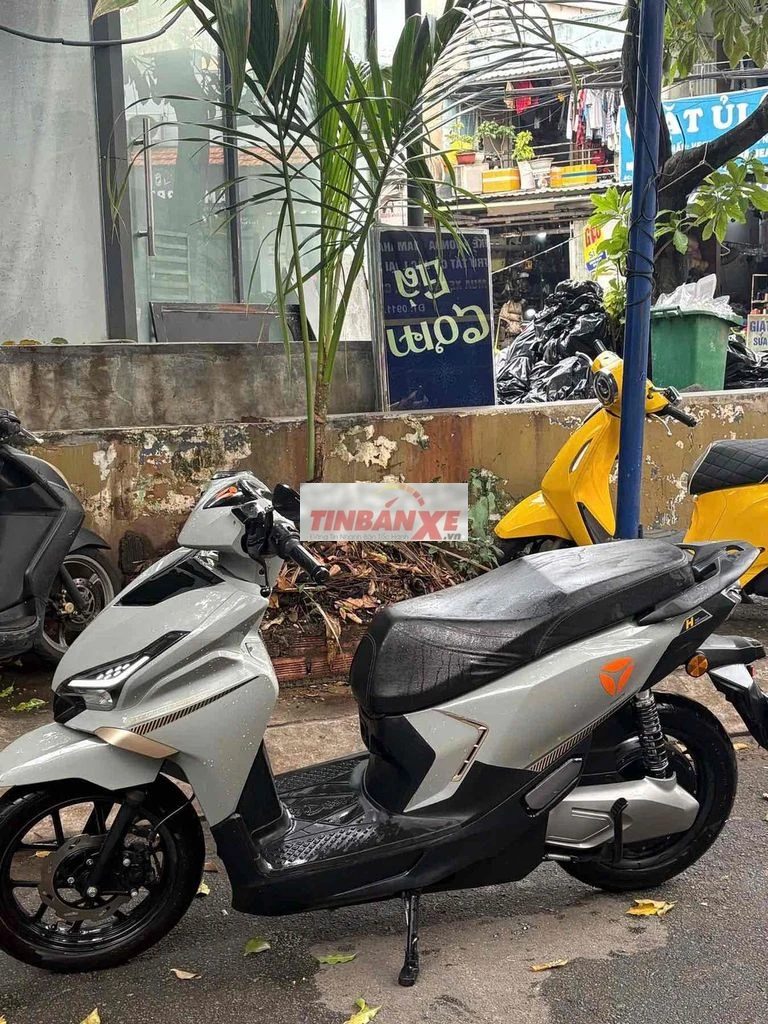 m Velax H Xám 13573 km như mới
