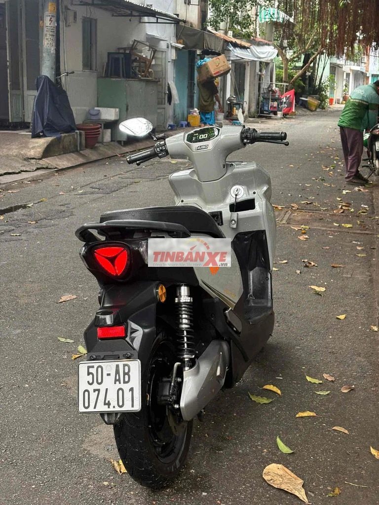 Xe máy điện Yadea Velax H Xám 13573 km