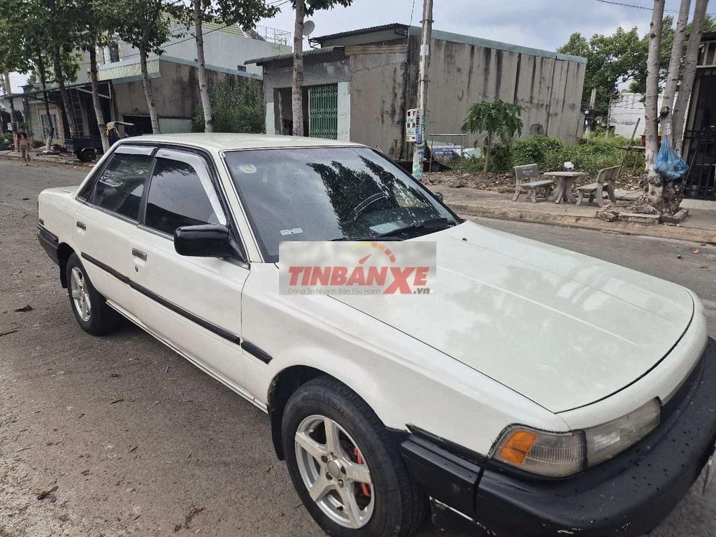 Toyota Camry 1987 Trắng